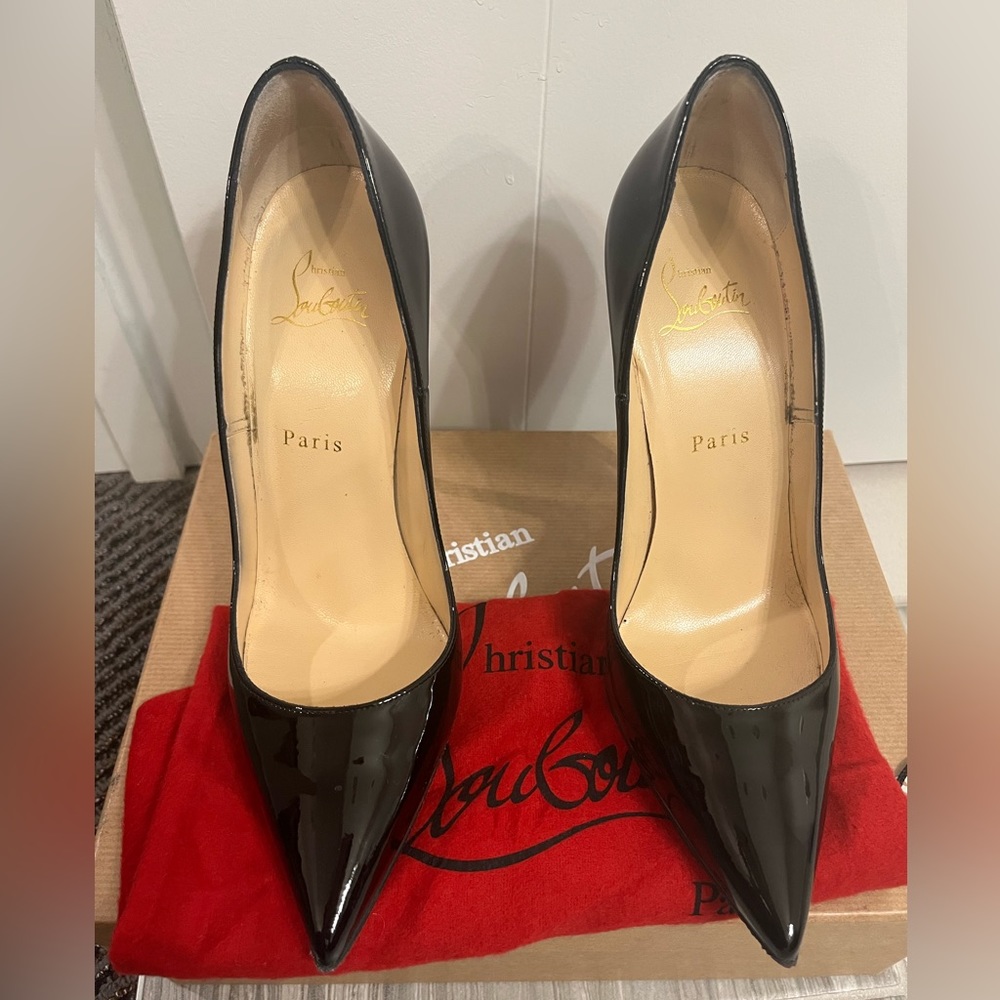 Christian Louboutin
So Kate Patent Pointed-Toe Red Sole Pump - Picture 4 of 7